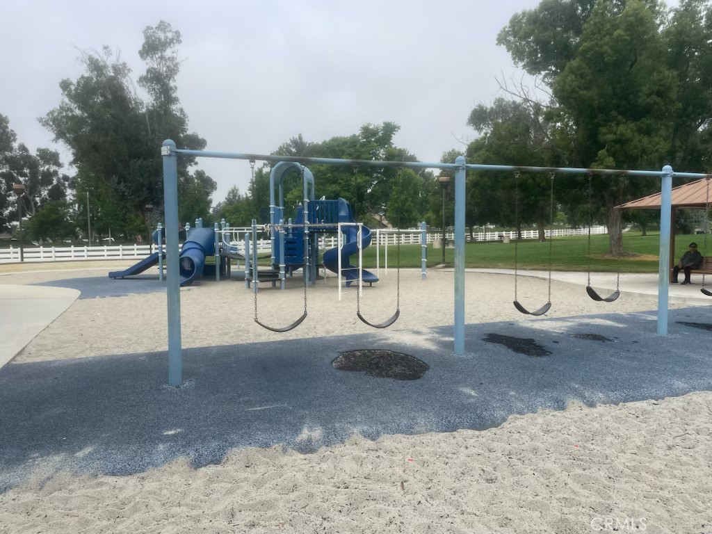 https://media.crmls.org/medias/2763cfdb-5b96-4703-b53e-efaf4fb0afbb.jpg?preset=X-Large