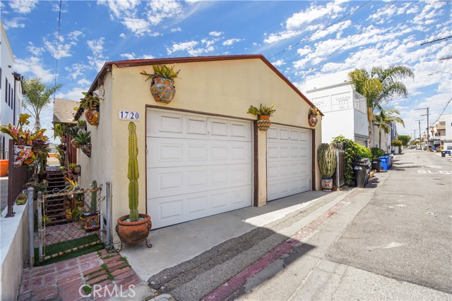 1720 Manhattan Avenue, Hermosa Beach, California 90254, 3 Bedrooms Bedrooms, ,2 BathroomsBathrooms,Residential,Sold,Manhattan,SB21061429