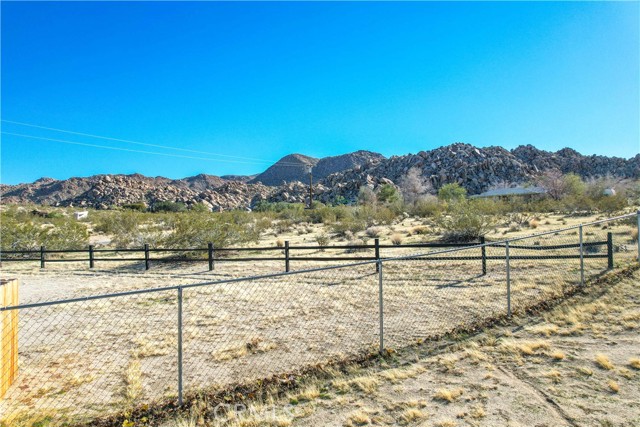 Detail Gallery Image 43 of 57 For 6992 Sierra Ave, Joshua Tree,  CA 92252 - 3 Beds | 2 Baths