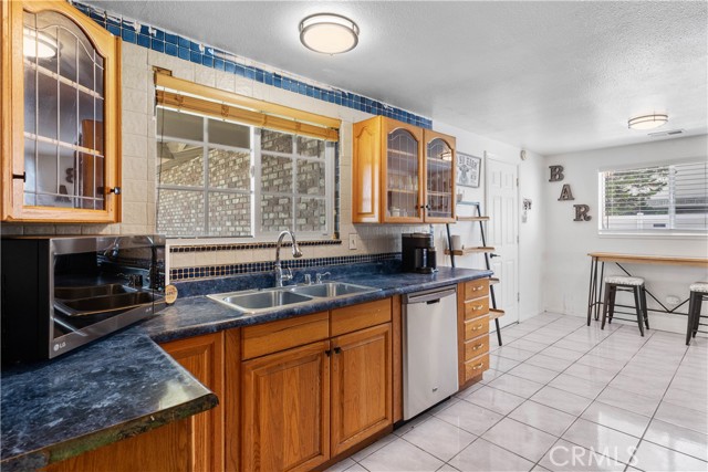19692 Rowan Avenue, Rialto CA: https://media.crmls.org/medias/27657b08-3280-4bcf-80e1-19beef72442c.jpg