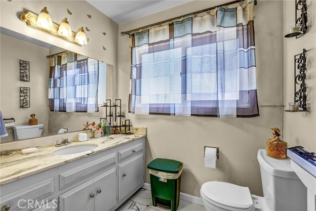 301 East Buckthorn photo 21