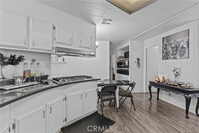 4000 Pierce Street, Riverside CA: https://media.crmls.org/medias/276689d7-3f3e-4df3-9424-e017c5bddab5.jpg