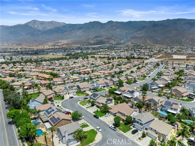 14998 Mustang Lane, Fontana CA: https://media.crmls.org/medias/2766eff5-65fe-4038-8986-b0e1b39c539c.jpg