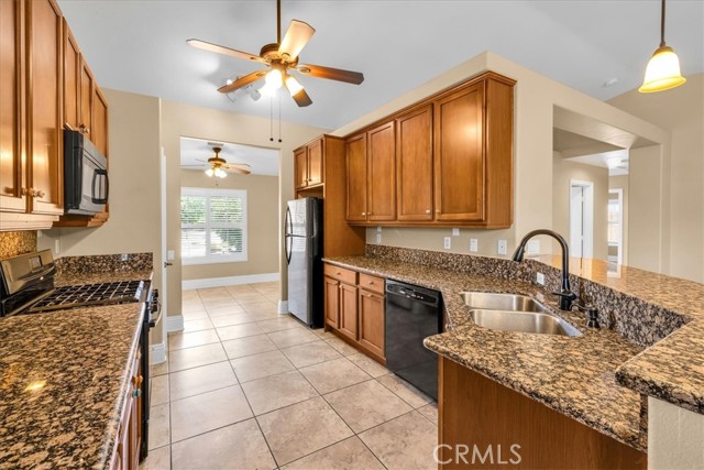 Detail Gallery Image 10 of 41 For 7566 Fox Trl, Yucca Valley,  CA 92284 - 3 Beds | 2 Baths