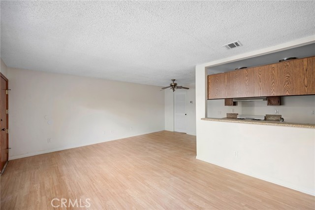 Detail Gallery Image 6 of 19 For 16226 Vanowen St #203,  Van Nuys,  CA 91406 - 1 Beds | 1 Baths