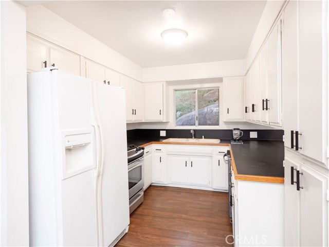 Detail Gallery Image 11 of 32 For 4227 Miramonte Pl, Riverside,  CA 92501 - 3 Beds | 2/1 Baths