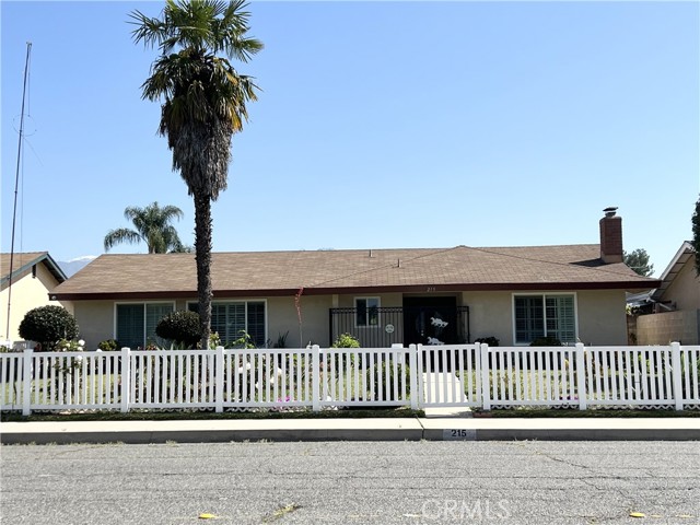 Detail Gallery Image 1 of 31 For 215 E La Verne Ave, Pomona,  CA 91767 - 4 Beds | 2 Baths