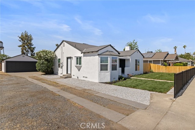 211 E Grangeville Boulevard, Hanford CA: https://media.crmls.org/medias/2768a13f-a3ba-4569-831f-10257e6e141f.jpg