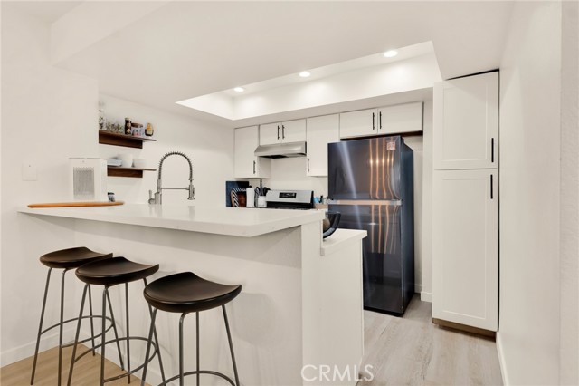 Detail Gallery Image 9 of 21 For 5530 Thornburn St #102,  Los Angeles,  CA 90045 - 2 Beds | 2 Baths