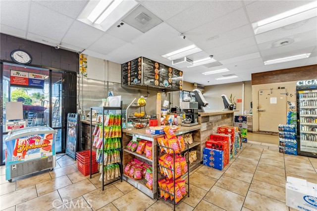 3200 Mission Avenue, Oceanside CA: https://media.crmls.org/medias/2768fdb3-e9ea-404d-bc7f-32fa4b5e87a3.jpg