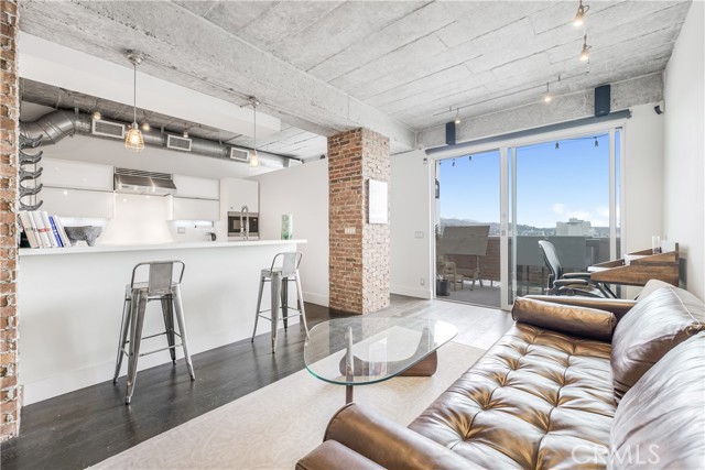 Detail Gallery Image 1 of 32 For 7250 Franklin Ave #1011,  Los Angeles,  CA 90046 - 1 Beds | 1 Baths