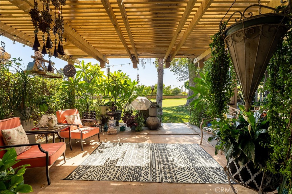 https://media.crmls.org/medias/276968dd-4007-49bb-a1ba-40aa921fd5c9.jpg?preset=X-Large