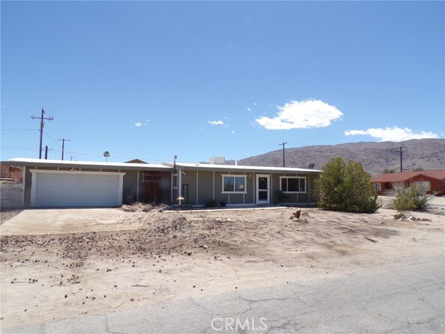 74813 Sunrise Drive, 29 Palms CA: https://media.crmls.org/medias/276a8918-f0a8-488e-b958-ddd078c31e3c.jpg