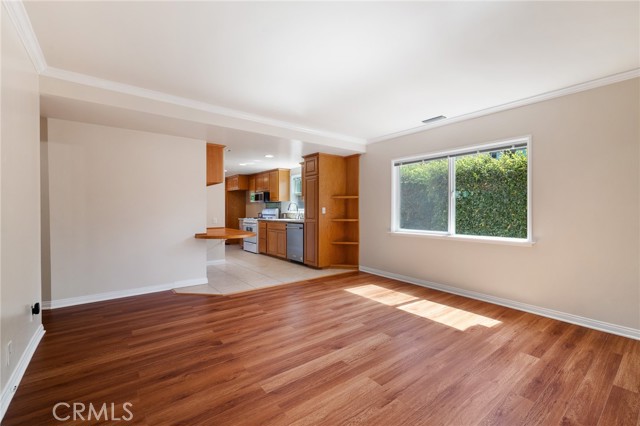 Detail Gallery Image 2 of 34 For 10530 Mcvine Ave, Sunland,  CA 91040 - 2 Beds | 2 Baths