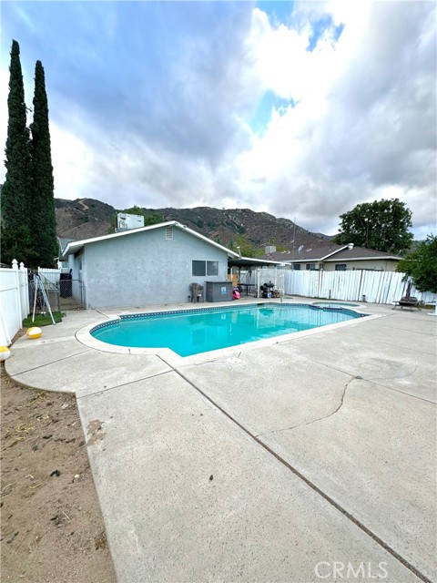 Detail Gallery Image 3 of 10 For 15474 Shadow Mountain Lane, Lake Elsinore,  CA 92530 - 3 Beds | 1 Baths