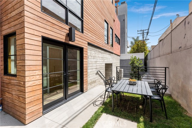 1035 1/2 N Vista Street, West Hollywood CA: https://media.crmls.org/medias/276b7c80-0324-44c5-87f9-4fa2ff5a5317.jpg