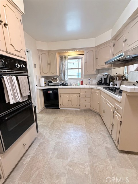 Detail Gallery Image 9 of 22 For 970 W 8th, San Pedro,  CA 90731 - 3 Beds | 2 Baths