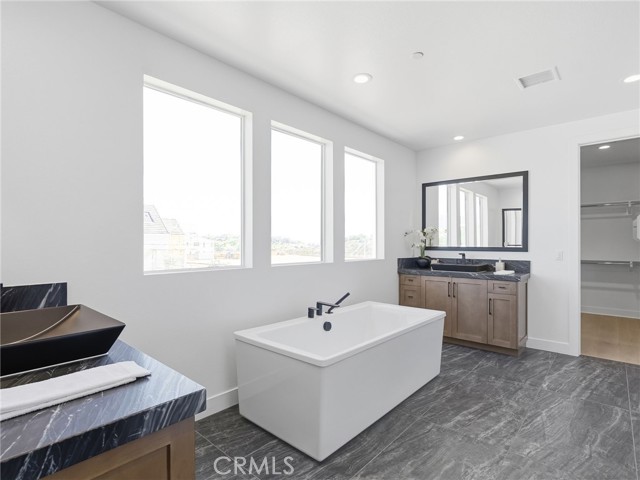 Detail Gallery Image 34 of 48 For 22849 W Seaqua Cir, Chatsworth,  CA 91311 - 6 Beds | 6/1 Baths