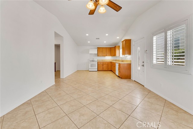 294 W Buffington Street, Upland CA: https://media.crmls.org/medias/276ca98c-c33a-4e8b-b084-e92b9d0d57b0.jpg