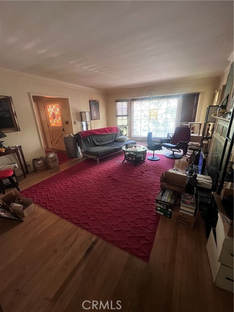 3042 N Beachwood Drive, Los Angeles CA: https://media.crmls.org/medias/276cedc8-897a-4113-813a-aa75afea1939.jpg