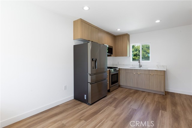 8021 West Boulevard, Inglewood CA: https://media.crmls.org/medias/276d0470-7234-473f-903b-952e9076a16a.jpg