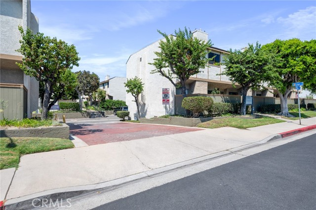 Detail Gallery Image 2 of 44 For 2005 W Culver Ave #11,  Orange,  CA 92868 - 3 Beds | 2 Baths