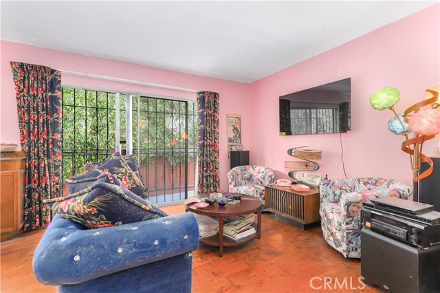 Detail Gallery Image 7 of 27 For 1045 N Kings Rd #105,  West Hollywood,  CA 90069 - 2 Beds | 2 Baths