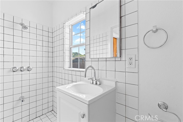 Detail Gallery Image 11 of 36 For 6812 Quinton Ln, Tujunga,  CA 91042 - 1 Beds | 2 Baths