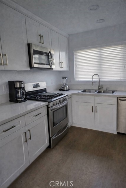 Detail Gallery Image 3 of 20 For 38527 Pond, Palmdale,  CA 93550 - 4 Beds | 2 Baths