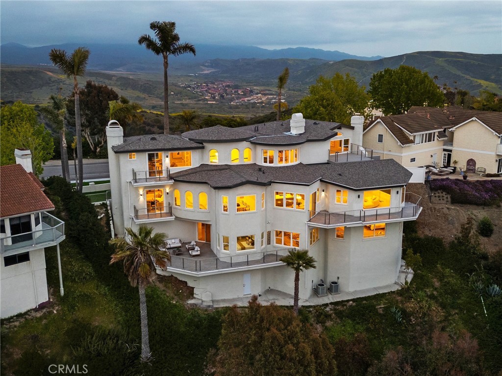 https://media.crmls.org/medias/276ebf3a-b97b-49cd-963b-1c32962e47a8.jpg?preset=X-Large