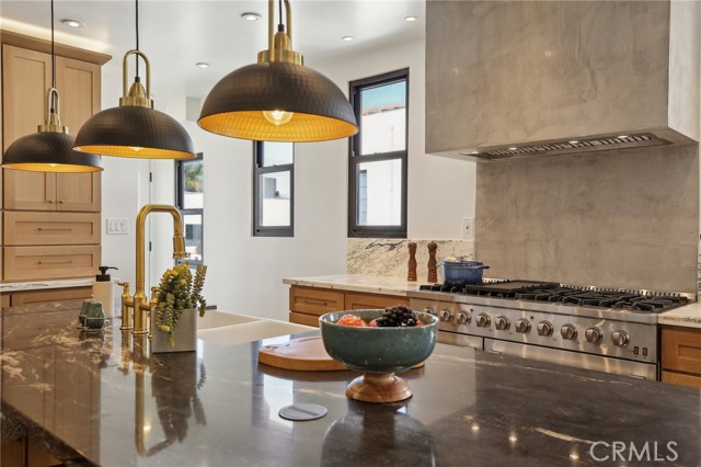 6373 W 6TH Street, Los Angeles CA: https://media.crmls.org/medias/276feca8-cbc6-4053-9f43-5f589554f99c.jpg