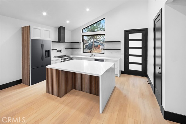 129 Winding Lane, Big Bear City CA: https://media.crmls.org/medias/27707bd7-9ca9-48d6-8234-c29510fb0a18.jpg
