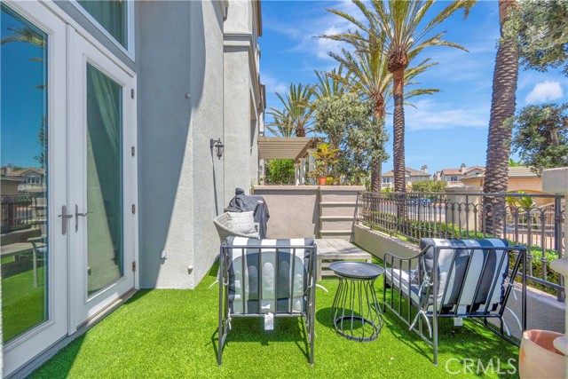 19281 Surf Drive, Huntington Beach CA: https://media.crmls.org/medias/2772867f-5f66-439d-8f67-f833461b1994.jpg