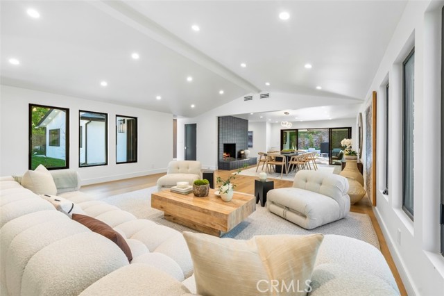 5019 Donna Avenue, Tarzana CA: https://media.crmls.org/medias/277372fe-8926-48b7-a033-0edc72cbe764.jpg