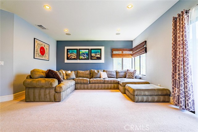 Detail Gallery Image 22 of 73 For 24163 Mentry Dr, Newhall,  CA 91321 - 6 Beds | 3/1 Baths