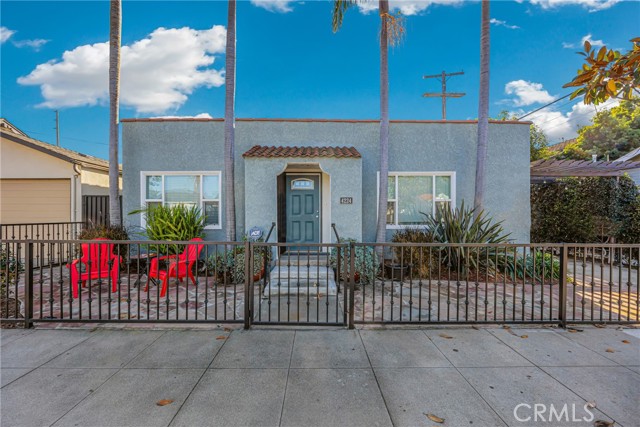 Detail Gallery Image 1 of 1 For 4224 E 11th St, Long Beach,  CA 90804 - 2 Beds | 1 Baths