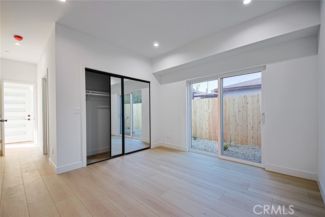 2402 S Cochran Avenue, Los Angeles CA: https://media.crmls.org/medias/27742676-fbde-4823-bbaf-4421aa824297.jpg