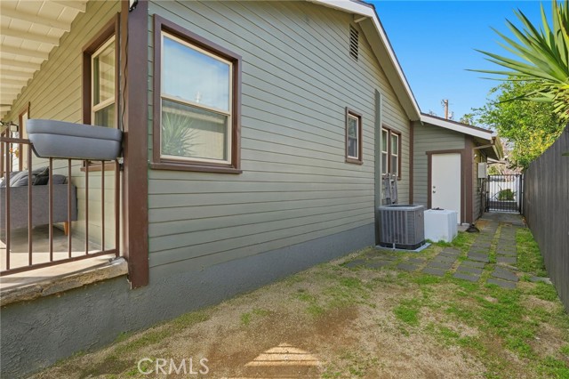 Detail Gallery Image 12 of 59 For 21511 Bassett St. & 6903 Alabama Ave., Canoga Park,  CA 91303 - 5 Beds | 4 Baths