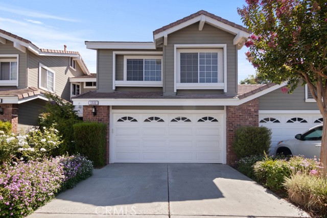 Detail Gallery Image 2 of 51 For 13592 Eucalyptus St, Tustin,  CA 92782 - 3 Beds | 2/1 Baths