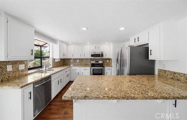 Detail Gallery Image 11 of 35 For 22860 Mariner Drive, Canyon Lake,  CA 92587 - 3 Beds | 2 Baths