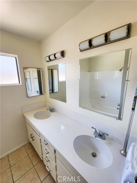 Detail Gallery Image 10 of 13 For 10923 Moorpark St, North Hollywood,  CA 91602 - – Beds | – Baths