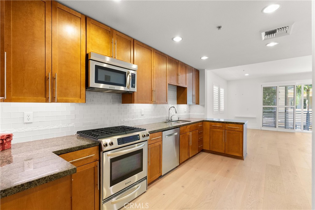 MLS #OC25242083 image #6