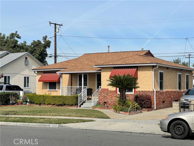 1325 34th Street, Long Beach, California 90810, 3 Bedrooms Bedrooms, ,2 BathroomsBathrooms,Single Family Residence,For Sale,34th,RS25030669