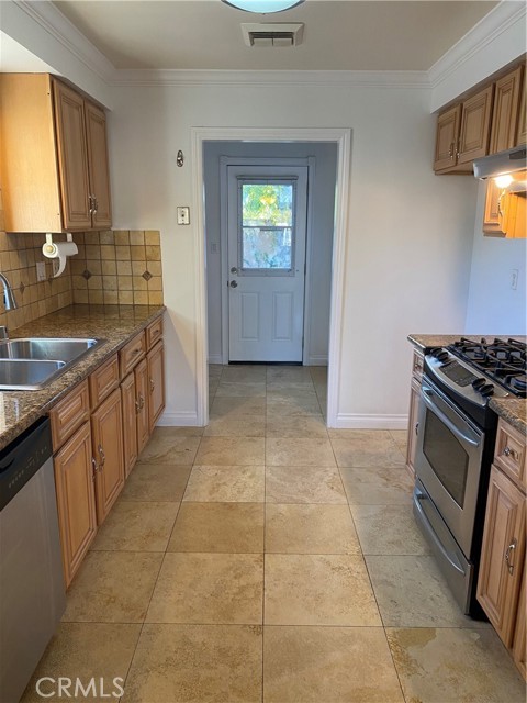 Detail Gallery Image 4 of 21 For 806 W Bloomwood, San Pedro,  CA 90731 - 3 Beds | 2 Baths