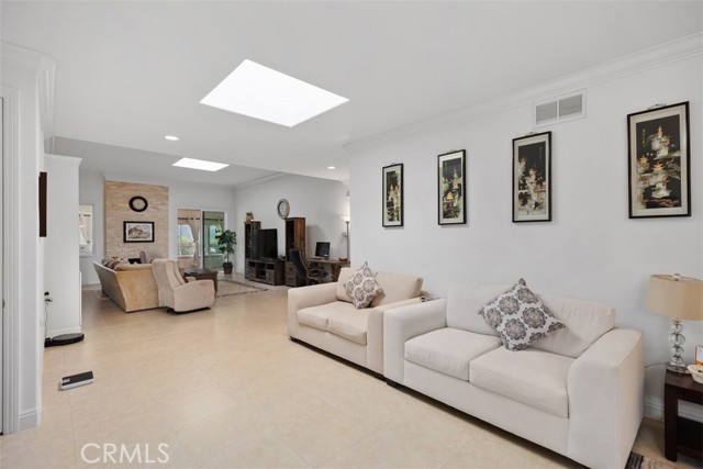5594 Avenida Sosiega W, Laguna Woods CA: https://media.crmls.org/medias/2777f0b3-9b11-4588-beb8-a7ae750470ed.jpg