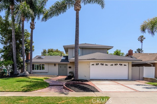 8042 Driftwood Drive, Huntington Beach CA: https://media.crmls.org/medias/27787962-0449-4841-8361-332f0c5780e6.jpg