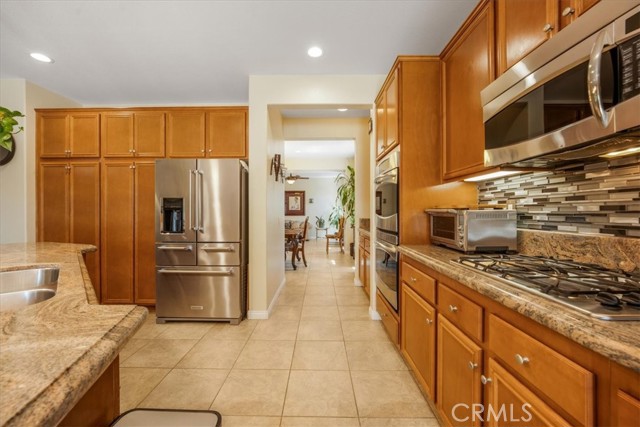 19247 Mountain Shadow Lane, Perris CA: https://media.crmls.org/medias/2778bb97-6fac-485e-94b1-08d4b2471673.jpg