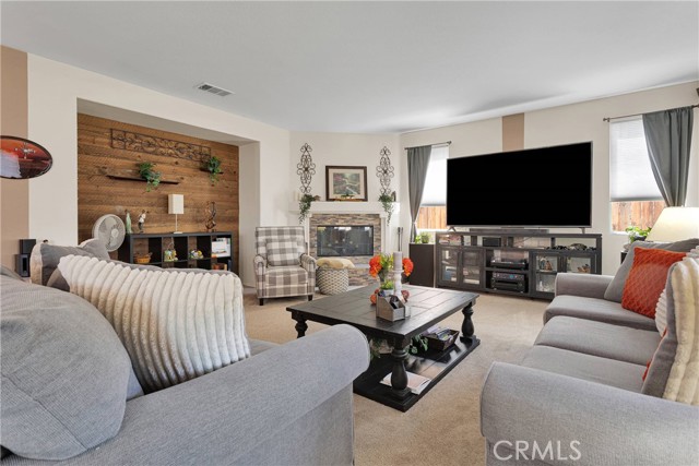 Detail Gallery Image 10 of 42 For 12282 Martinique St, Victorville,  CA 92392 - 4 Beds | 3 Baths