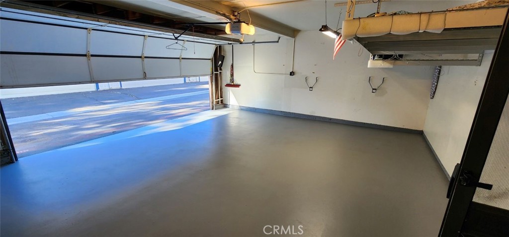 https://media.crmls.org/medias/27796d8f-2f76-4057-92dd-8fb3b16fec88.jpg?preset=X-Large