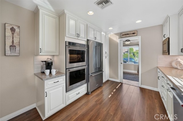 Detail Gallery Image 22 of 46 For 22948 Magnolia Glen, Valencia,  CA 91354 - 4 Beds | 2 Baths